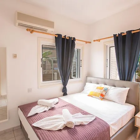 Vila Lefko Sunshine - Lovely 4 Bedroom With Pool Protaras