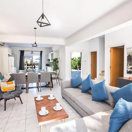 Lefko Sunshine - Lovely 4 Bedroom With Pool וילה