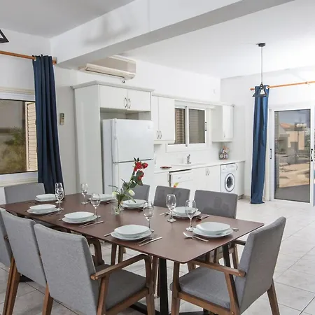 Lefko Sunshine - Lovely 4 Bedroom With Pool - 2 Minute Walk To Fig Tree Bay *