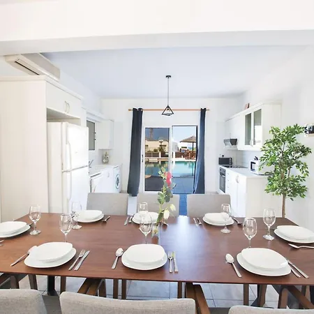 Lefko Sunshine - Lovely 4 Bedroom With Pool Protaras