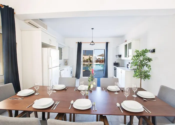 Lefko Sunshine - Lovely 4 Bedroom With Pool Πρωταράς