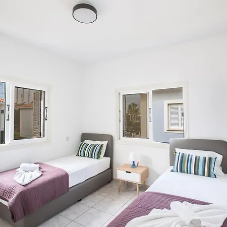 Lefko Sunshine - Lovely 4 Bedroom With Pool - 2 Minute Walk To Fig Tree Bay بروتاراس