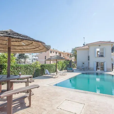 Lefko Sunshine - Lovely 4 Bedroom With Pool - 2 Minute Walk To Fig Tree Bay